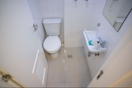Apartamento à venda com 133m², 3 quartos e 2 vagas Apartamento à venda com 133m², 3 quartos e 2 vagasBanheiro de Serviço