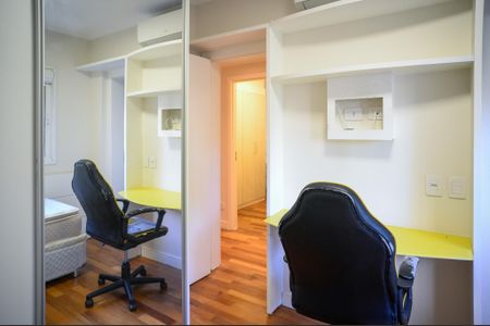 Apartamento à venda com 133m², 3 quartos e 2 vagas Apartamento à venda com 133m², 3 quartos e 2 vagasSuíte