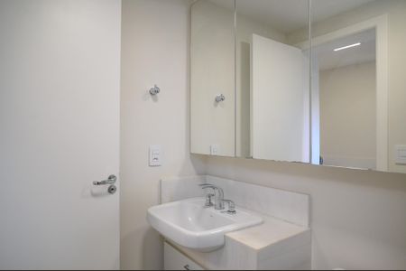 Apartamento à venda com 133m², 3 quartos e 2 vagas Apartamento à venda com 133m², 3 quartos e 2 vagasBanheiro da Suíte