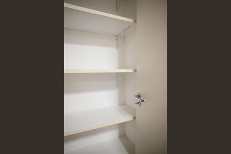 Apartamento à venda com 133m², 3 quartos e 2 vagas Apartamento à venda com 133m², 3 quartos e 2 vagasDespensa