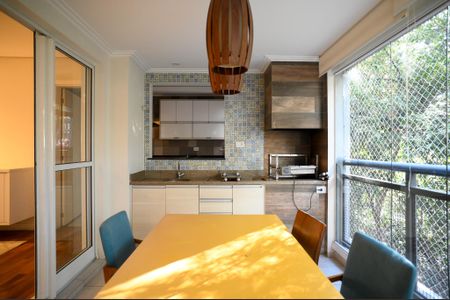 Apartamento à venda com 133m², 3 quartos e 2 vagas Apartamento à venda com 133m², 3 quartos e 2 vagasVaranda