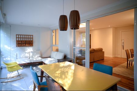 Apartamento à venda com 133m², 3 quartos e 2 vagas Apartamento à venda com 133m², 3 quartos e 2 vagasVaranda