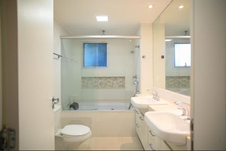 Apartamento à venda com 133m², 3 quartos e 2 vagas Apartamento à venda com 133m², 3 quartos e 2 vagasBanheiro da Suíte 3