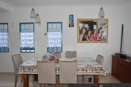 Casa à venda com 166m², 2 quartos e 2 vagas