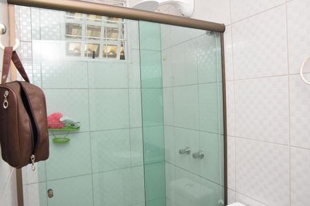Casa à venda com 166m², 2 quartos e 2 vagas