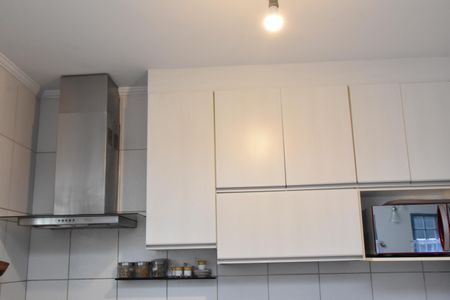 Casa à venda com 166m², 2 quartos e 2 vagas