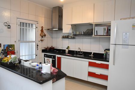 Casa à venda com 166m², 2 quartos e 2 vagas
