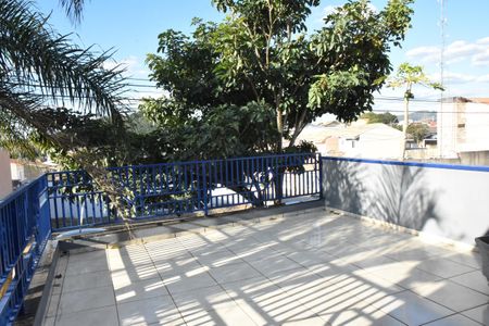 Casa à venda com 166m², 2 quartos e 2 vagas