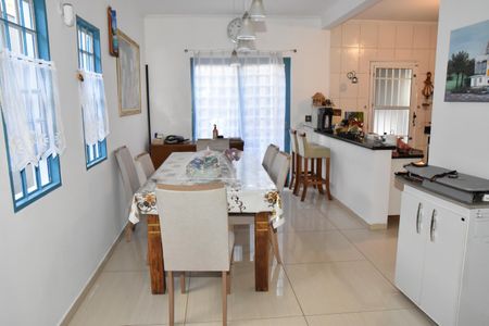 Casa à venda com 166m², 2 quartos e 2 vagas