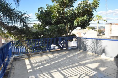 Casa à venda com 166m², 2 quartos e 2 vagas