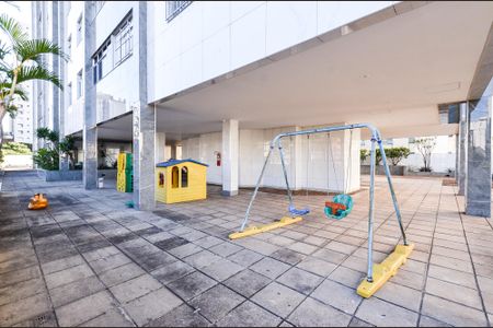 Apartamento à venda com 175m², 2 quartos e 2 vagasÁrea comum - Playground
