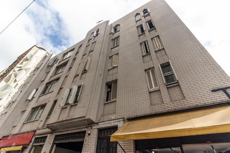 Fachada de apartamento para alugar com 1 quarto, 52m² em Santa Ifigênia, São Paulo
