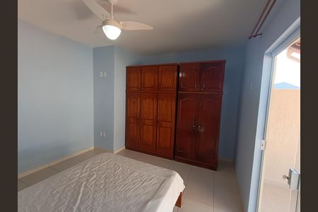 QUARTO 1 de casa de condomínio para alugar com 2 quartos, 70m² em Condomínio Porto Seguro, Rio das Ostras