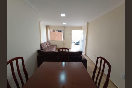 SALA de casa de condomínio para alugar com 2 quartos, 70m² em Condomínio Porto Seguro, Rio das Ostras