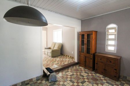 Casa para alugar com 128m², 3 quartos e 5 vagas Casa para alugar com 128m², 3 quartos e 5 vagasSala