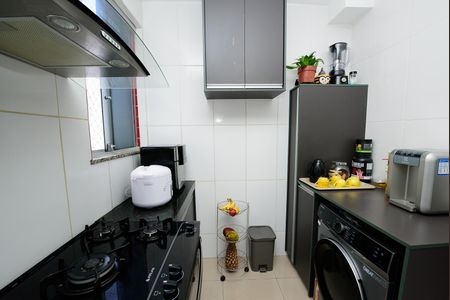 Cozinha de apartamento à venda com 2 quartos, 48m² em Diamante, Belo Horizonte