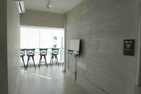 Sala de apartamento para alugar com 1 quarto, 60m² em Centro Empresarial Tamboré, Santana de Parnaíba