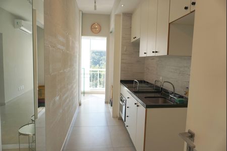 Cozinha de apartamento para alugar com 1 quarto, 60m² em Centro Empresarial Tamboré, Santana de Parnaíba