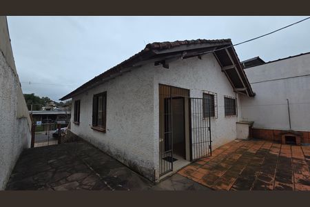 Fachada de casa à venda com 2 quartos, 558m² em Chácara das Pedras, Porto Alegre