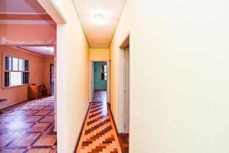 Corredor de casa à venda com 2 quartos, 558m² em Chácara das Pedras, Porto Alegre