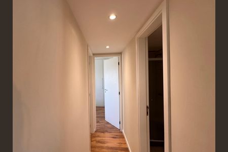 Corredor de apartamento para alugar com 2 quartos, 69m² em Recreio dos Bandeirantes, Rio de Janeiro