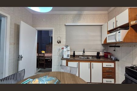 Casa à venda com 300m², 4 quartos e 5 vagas Casa à venda com 300m², 4 quartos e 5 vagasCozinha