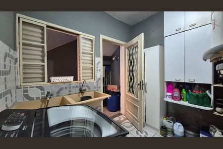 Casa à venda com 300m², 4 quartos e 5 vagas Casa à venda com 300m², 4 quartos e 5 vagasLavanderia