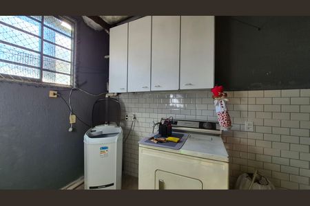 Casa à venda com 300m², 4 quartos e 5 vagas Casa à venda com 300m², 4 quartos e 5 vagasArea de serviço - Fundos
