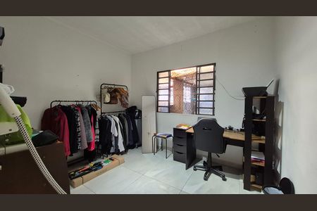 Casa à venda com 300m², 4 quartos e 5 vagas Casa à venda com 300m², 4 quartos e 5 vagasQuarto 2 - Fundos