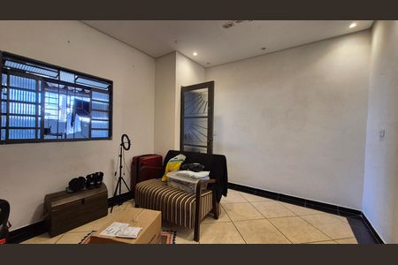Casa à venda com 300m², 4 quartos e 5 vagas Casa à venda com 300m², 4 quartos e 5 vagasSala - Fundos