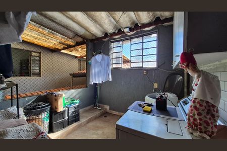 Area de serviço - Fundos de casa à venda com 4 quartos, 300m² em Vila Cecilia Maria, Santo André