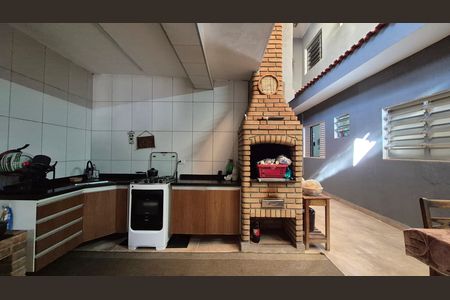 Casa à venda com 300m², 4 quartos e 5 vagas Casa à venda com 300m², 4 quartos e 5 vagasArea externa