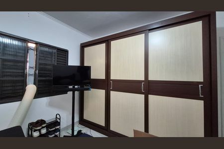 Quarto - Fundos de casa à venda com 4 quartos, 300m² em Vila Cecilia Maria, Santo André