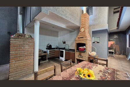Casa à venda com 300m², 4 quartos e 5 vagas Casa à venda com 300m², 4 quartos e 5 vagasArea externa