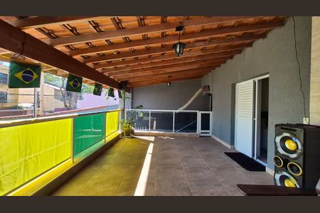 Varanda de casa à venda com 4 quartos, 300m² em Vila Cecilia Maria, Santo André