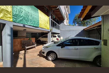 Casa à venda com 300m², 4 quartos e 5 vagas Casa à venda com 300m², 4 quartos e 5 vagasGaragem