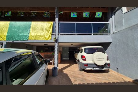 Casa à venda com 300m², 4 quartos e 5 vagas Casa à venda com 300m², 4 quartos e 5 vagasGaragem