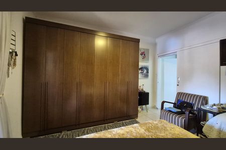Casa à venda com 300m², 4 quartos e 5 vagas Casa à venda com 300m², 4 quartos e 5 vagasQuarto