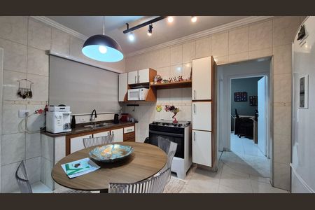 Casa à venda com 300m², 4 quartos e 5 vagas Casa à venda com 300m², 4 quartos e 5 vagasCozinha