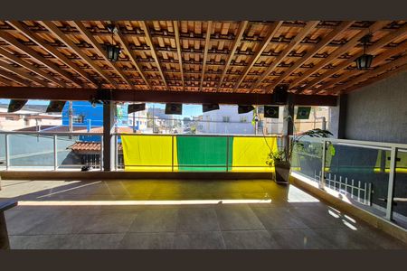 Vista de casa à venda com 4 quartos, 300m² em Vila Cecilia Maria, Santo André