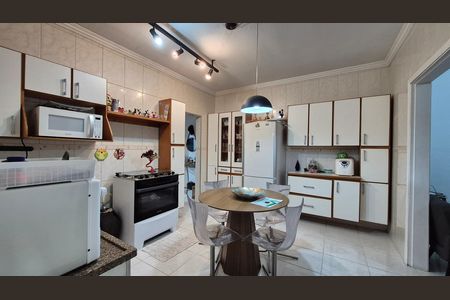 Casa à venda com 300m², 4 quartos e 5 vagas Casa à venda com 300m², 4 quartos e 5 vagasCozinha