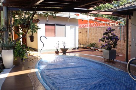 Casa à venda com 333m², 4 quartos e 5 vagasPiscina