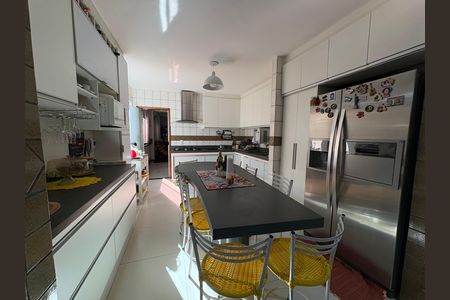 Casa à venda com 333m², 4 quartos e 5 vagas Casa à venda com 333m², 4 quartos e 5 vagasCozinha