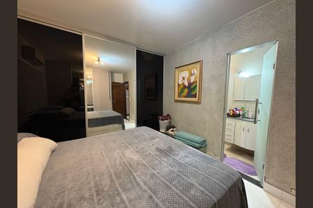 Casa à venda com 333m², 4 quartos e 5 vagas Casa à venda com 333m², 4 quartos e 5 vagasSuíte 1