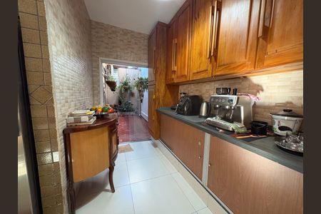 Casa à venda com 333m², 4 quartos e 5 vagas Casa à venda com 333m², 4 quartos e 5 vagasCozinha