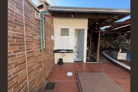 Casa à venda com 333m², 4 quartos e 5 vagas Casa à venda com 333m², 4 quartos e 5 vagasArea externa