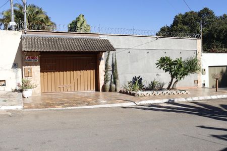 Casa à venda com 333m², 4 quartos e 5 vagasFachada