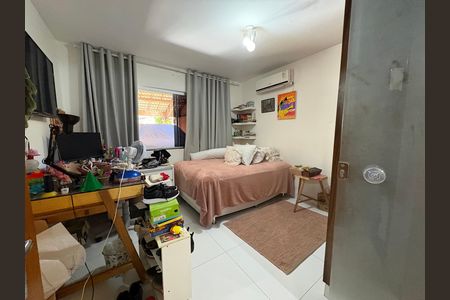 Casa à venda com 333m², 4 quartos e 5 vagas Casa à venda com 333m², 4 quartos e 5 vagasSuíte 3