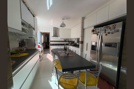 Casa à venda com 333m², 4 quartos e 5 vagas Casa à venda com 333m², 4 quartos e 5 vagasCozinha