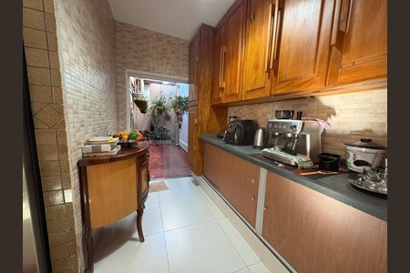 Casa à venda com 333m², 4 quartos e 5 vagas Casa à venda com 333m², 4 quartos e 5 vagasCozinha